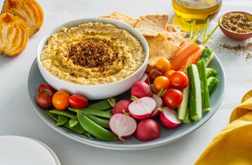 golden-beet-hummus-served-with-vegetable-sticks-and-topped-with-quinoa-and-arugula